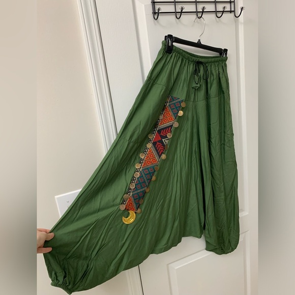 Green Triangles Hobo Tatreez Sherwal Baggy Pants - Picture 15 of 17